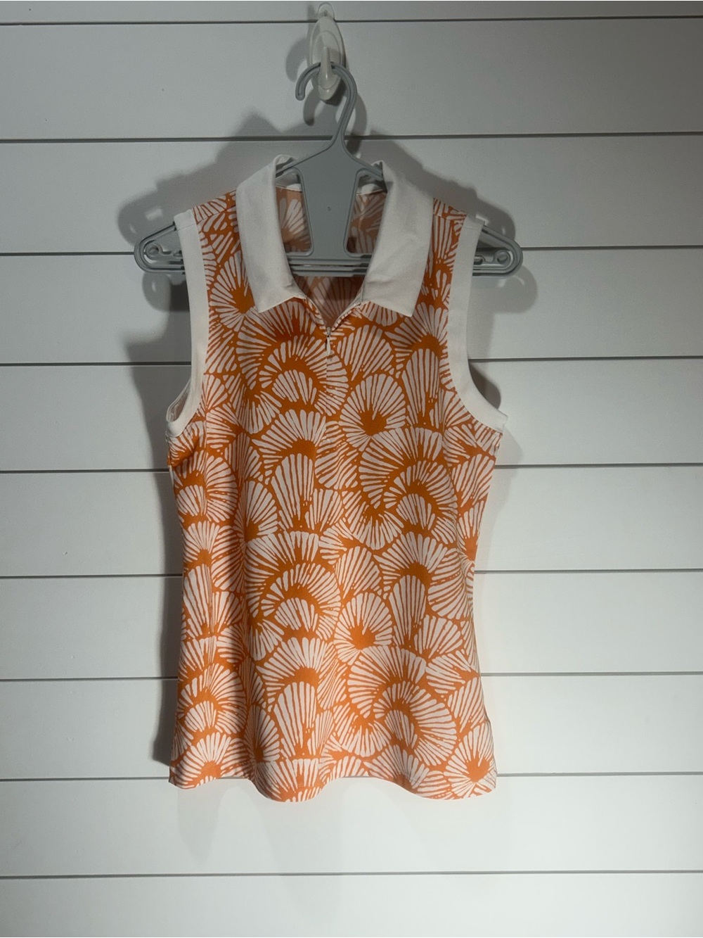 Tommy Bahama Golf Polo Shirt Size Medium White Orange 1/4 Zip Sleeveless Floral